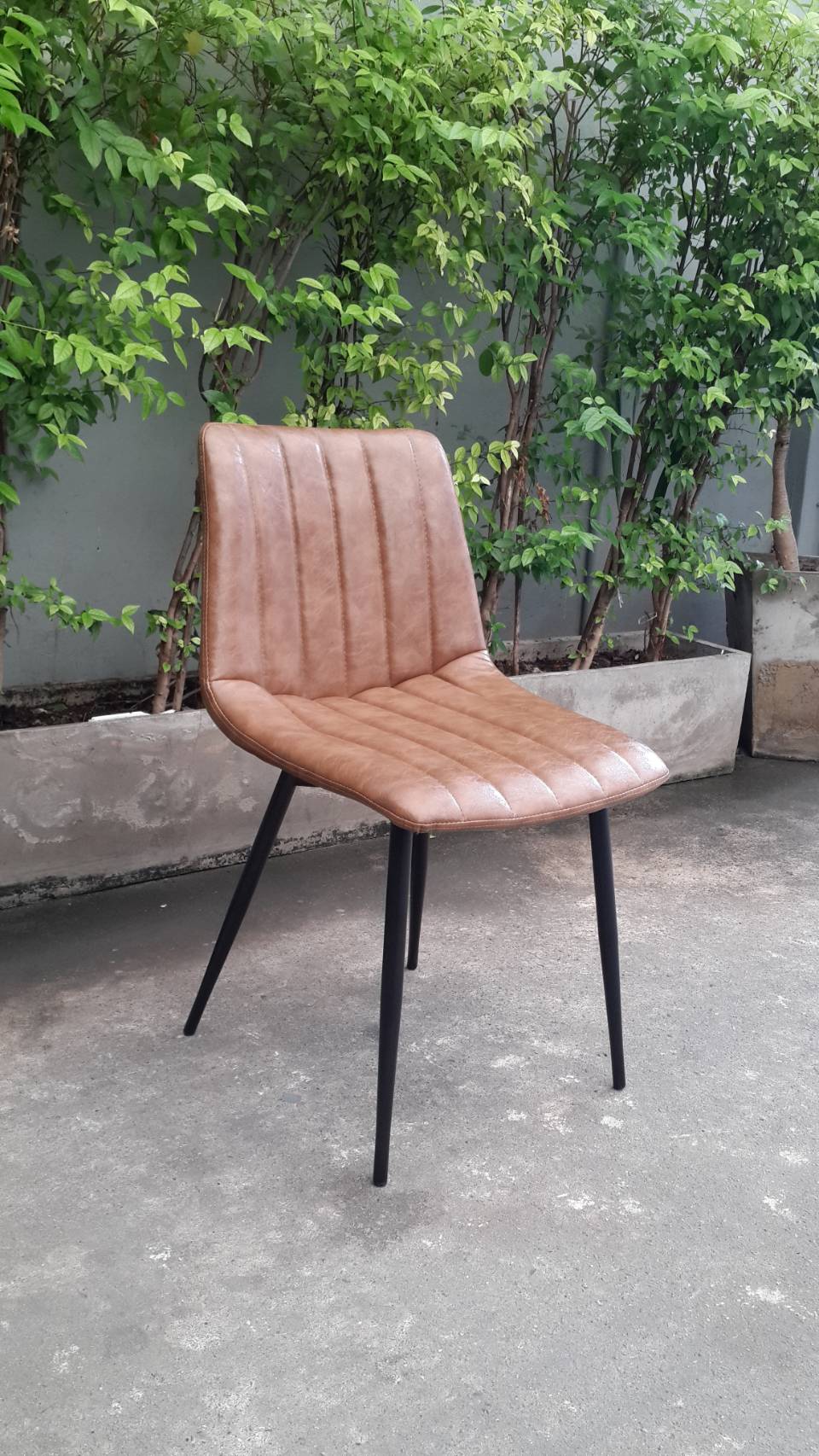 95021::PN92236PU::เก้าอี้นั่งสบาย มีดีไซน์แสดงถึงความร่วมสมัย เข้าได้กับทุกสถานที่ ตัวเบาะหุ้มด้วยPU ทำความสะอาดง่าย ขาเหล็กแข็งแรง เหมาะกับการใช้งานภายในอาคาร สามารถใช้งานในร้านอาหาร ร้านกาแฟ ได้เป็นอย่างดี ไพรโอเนีย เก้าอี้แฟชั่น