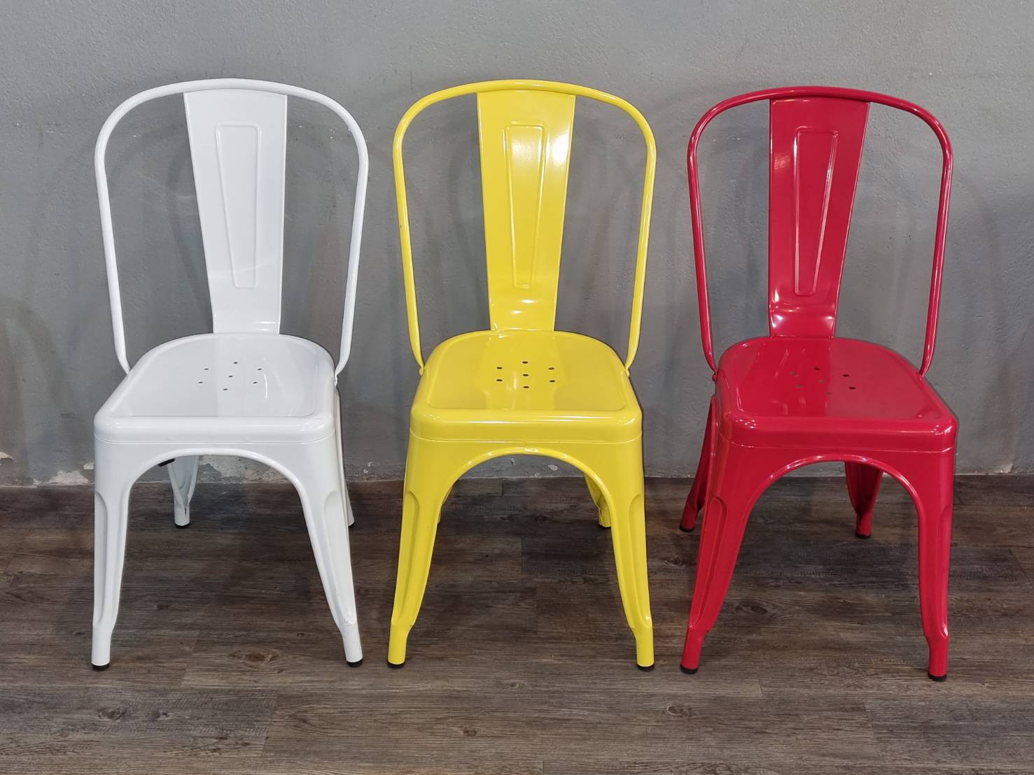 54097::PN9270PC::- เก้าอี้เหล็กพ่นสีอีพ็อกซี่กันสนิม
- เคลื่อนย้ายง่าย ทนทาน น้ำหนักเบา
- เหมาะกับการใช้งานภายในอาคาร ดีไซน์สวย เป็นแบบ industrial loft
- วางซ้อนได้ ประหยัดเนื้อที่ในการเก็บ
- โครงเก้าอี้แข็งแรงใต้เก้าอี้มีเหล็กกากบาท
- ขาเก้าอี้มีจุกยางรองกันลื่น ไพรโอเนี
