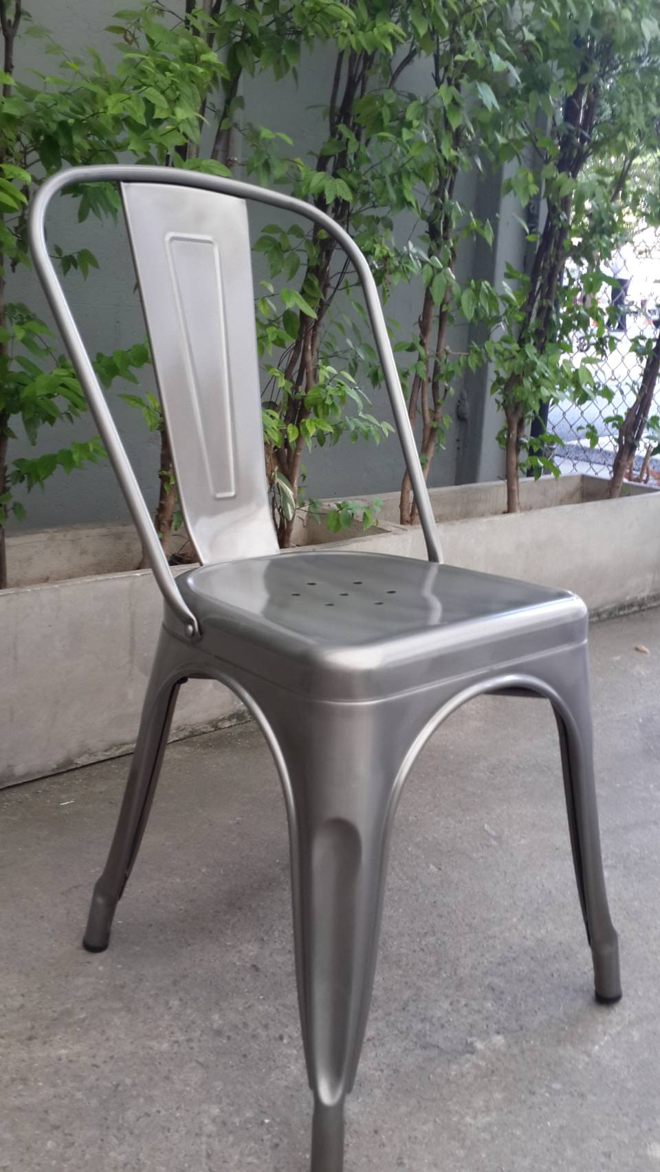 82086::PN9270GM::- เก้าอี้เหล็กเคลือบเงา
- เคลื่อนย้ายง่าย ทนทาน น้ำหนักเบา
- เหมาะกับการใช้งานภายในอาคาร ดีไซน์สวย เป็นแบบ industrial loft
- วางซ้อนได้ ประหยัดเนื้อที่ในการเก็บ
- โครงเก้าอี้แข็งแรงใต้เก้าอี้มีเหล็กกากบาท ไพรโอเนีย เก้าอี้แฟชั่น