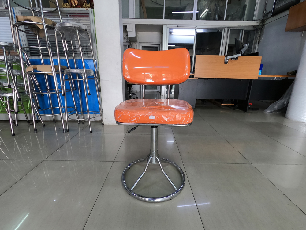 08090::179B::An elegant bar stool with PVC leather/cotton seat and chrome/black steel base. Dimension (WxDxH) cm : 45x45x41 Elegant Bar Stools