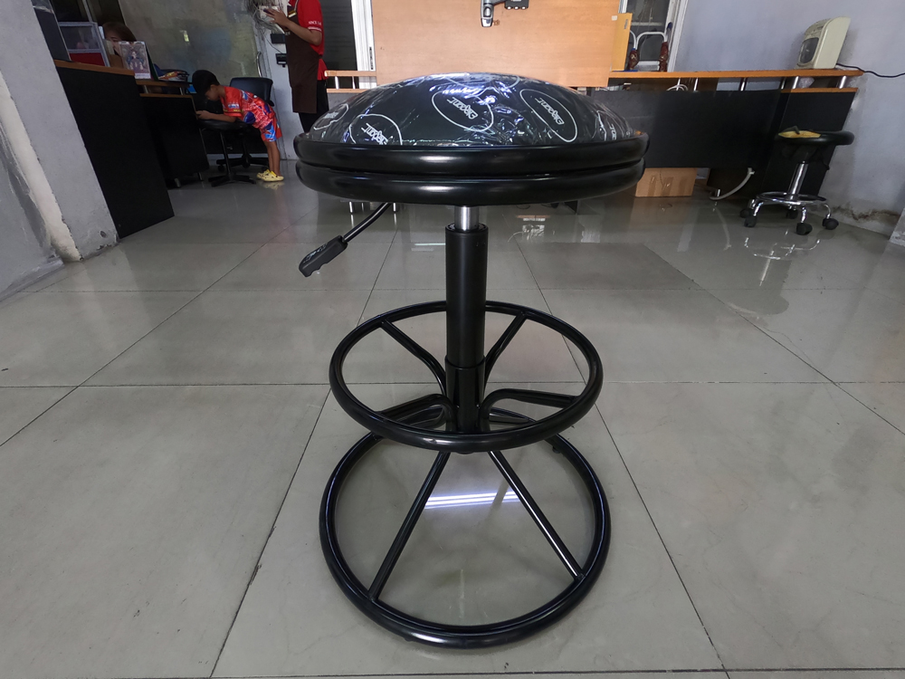 01057::191B::An elegant bar stool with PVC leather seat and chrome/black steel base, gas-lift adjustable. Dimension (WxDxH) cm : 35x35x75 Elegant Bar Stools