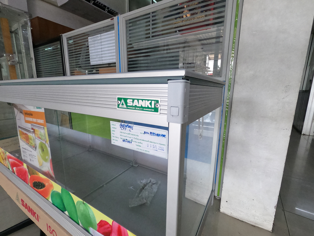 96011::CAF-L(ตู้ผลไม้อลูมิเนียมใหญ่)::ตู้ผลไม้อลูมิเนียม ปิดมุมเสาด้วยพลาสติก แข็งแรงทนทาน คั้นด้วยกระจก 3มม. ราคาประหยัด มีให้เลือก 3 ขนาด L ก310xล1220xส370มม. ตู้ก๋วยเตี๋ยว ซันกิ