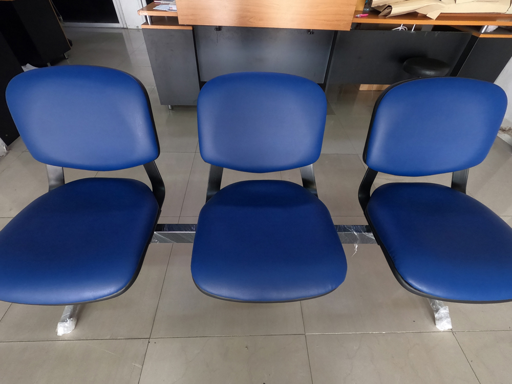 78022::CLP-903::A Lucky row chair for 3 people with aluminium alloy base and PVC leather/wool fabric seat. Dimension (WxDxH) cm : 163x57x81