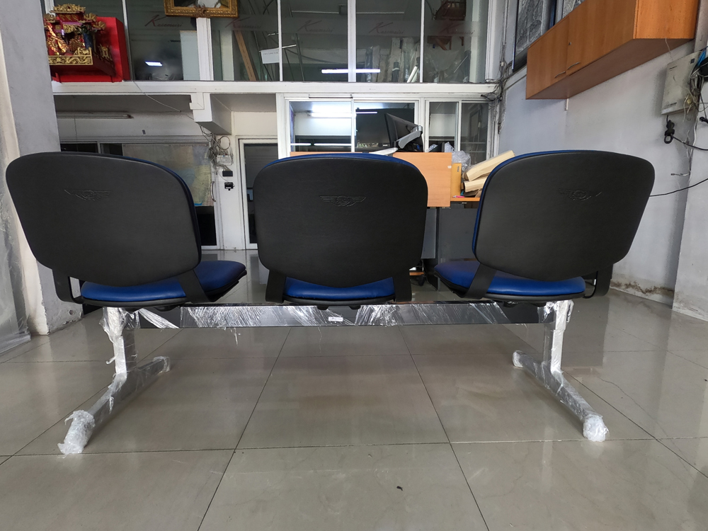 78022::CLP-903::A Lucky row chair for 3 people with aluminium alloy base and PVC leather/wool fabric seat. Dimension (WxDxH) cm : 163x57x81