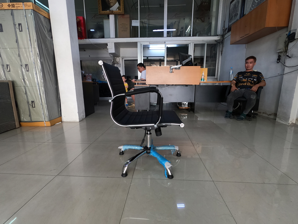 10056::FB-W708PU::เก้าอี้สำนักงาน โครงสร้างเหล็กชุบโครเมี่ยมทั้งตัว หุ้มหนังPU ล้อPV โช๊คอัพคุณภาพดี ขนาด ก530xล610xส900-1000 มม. ***สินค้ารับประกัน 1 ปี *** มี 2 สี(สีขาว,สีดำ) เก้าอี้สำนักงาน CL CL เก้าอี้สำนักงาน