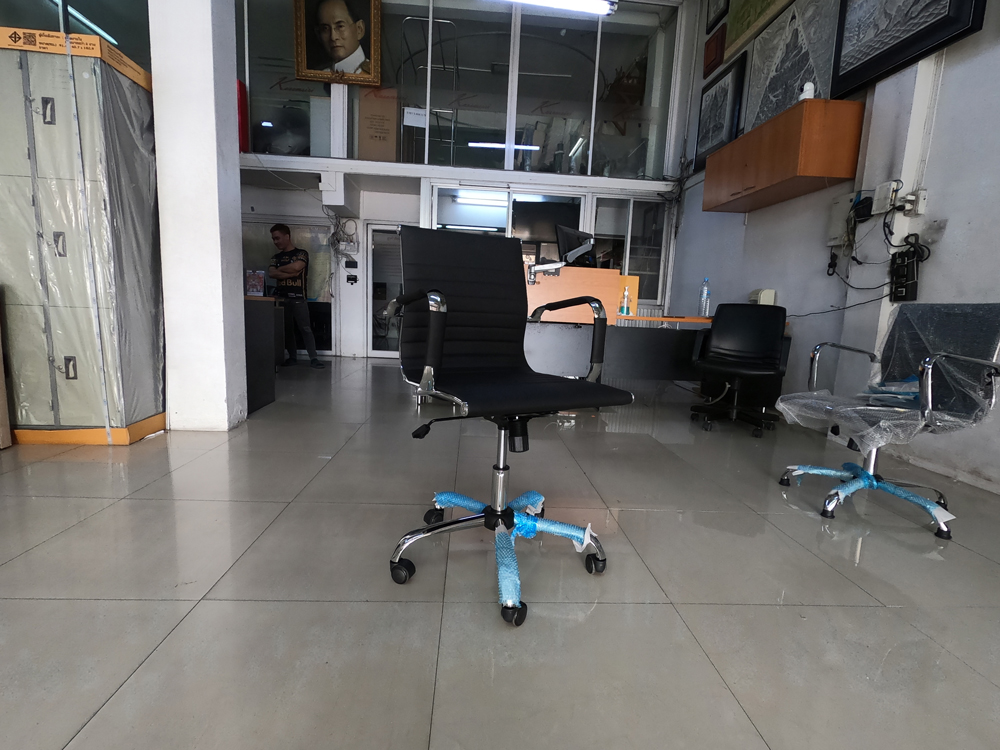 10056::FB-W708PU::เก้าอี้สำนักงาน โครงสร้างเหล็กชุบโครเมี่ยมทั้งตัว หุ้มหนังPU ล้อPV โช๊คอัพคุณภาพดี ขนาด ก530xล610xส900-1000 มม. ***สินค้ารับประกัน 1 ปี *** มี 2 สี(สีขาว,สีดำ) เก้าอี้สำนักงาน CL CL เก้าอี้สำนักงาน