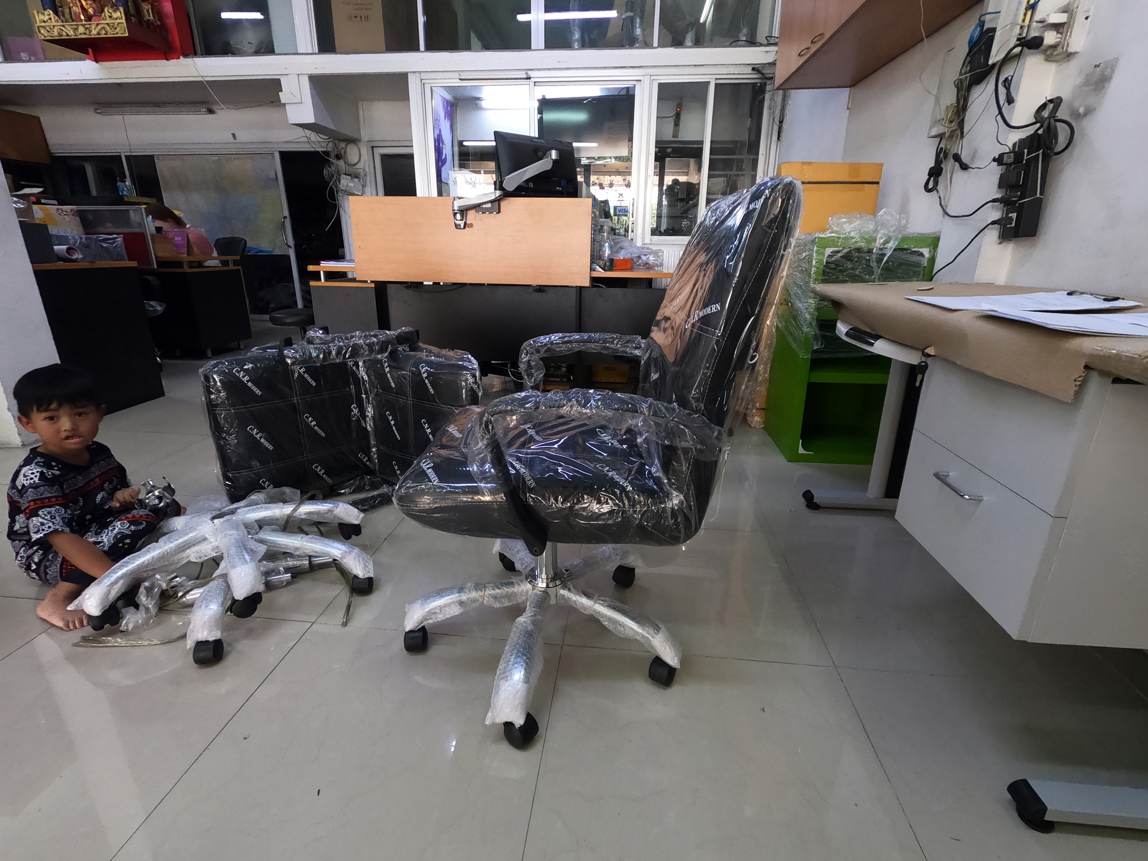 28069::CNR-205::เก้าอี้สำนักงาน ขนาด550X610X800-860มม. สีดำ หนัง PVC ขาเหล็กแป็ปปั๊มขึ้นรูปชุปโครเมี่ยม เก้าอี้สำนักงาน CNR