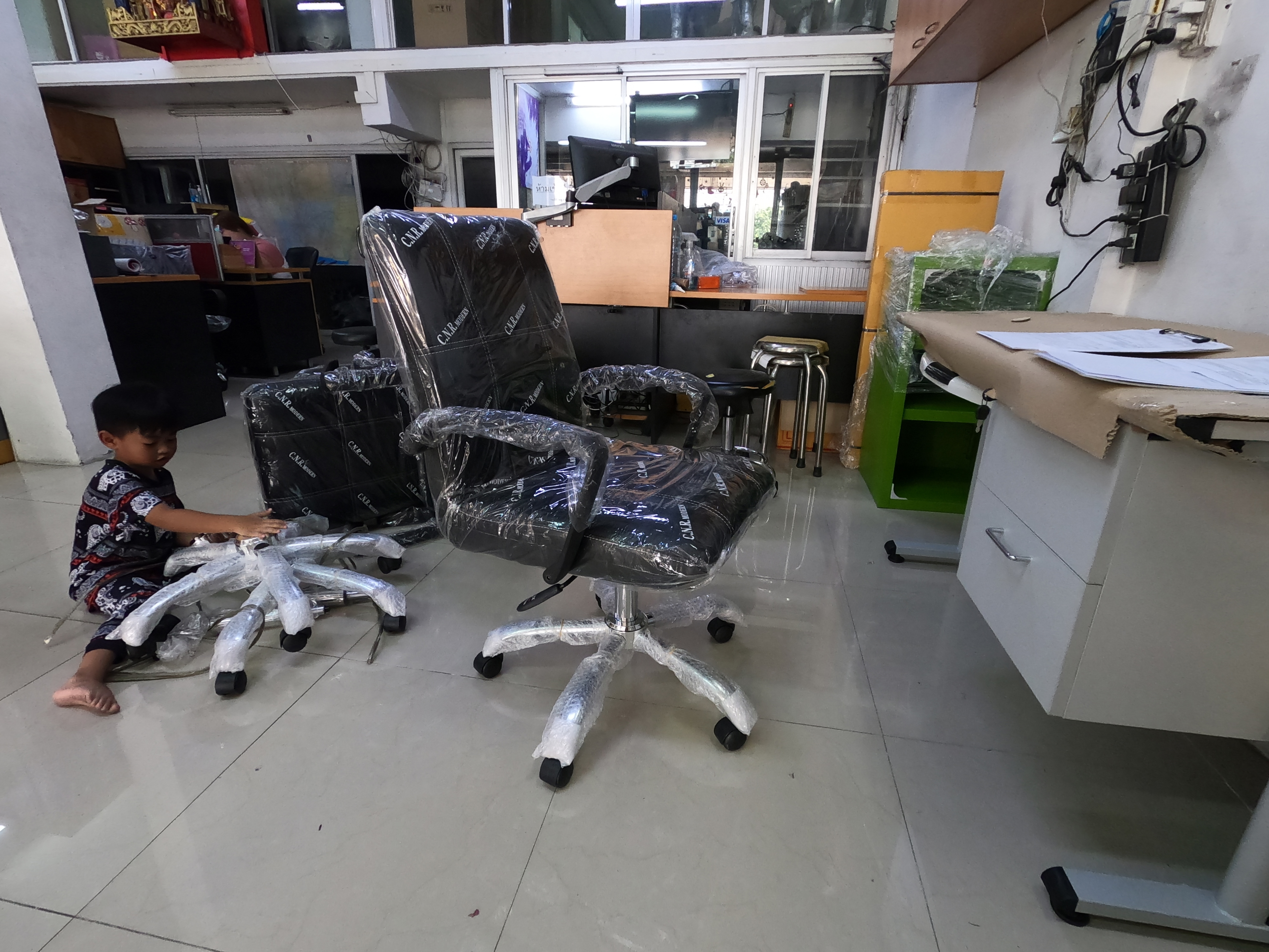 28069::CNR-205::เก้าอี้สำนักงาน ขนาด550X610X800-860มม. สีดำ หนัง PVC ขาเหล็กแป็ปปั๊มขึ้นรูปชุปโครเมี่ยม เก้าอี้สำนักงาน CNR