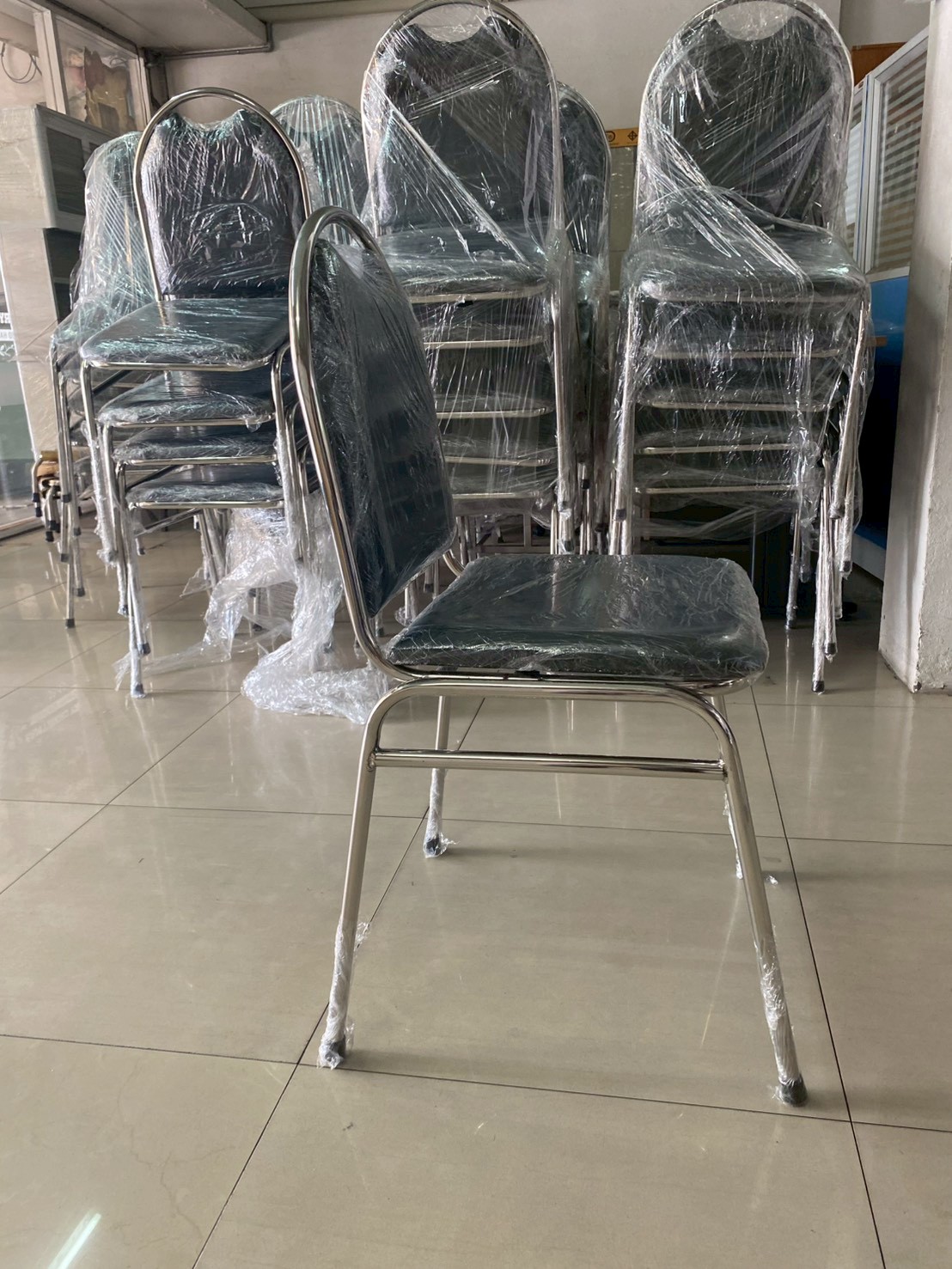 17048::SPD-5052A::เก้าอี้จัดเลี้ยง ขาสแตนเลส ขนาด ก500Xล520Xส930 มม. ที่นั่งกับพนักพิงหุ้มเบาะ ขาโครงท่อกลมสแตนเลส 3/4 นิ้ว เกรด 201 หนา 1 มม. เอสพีดี เก้าอี้สแตนเลส