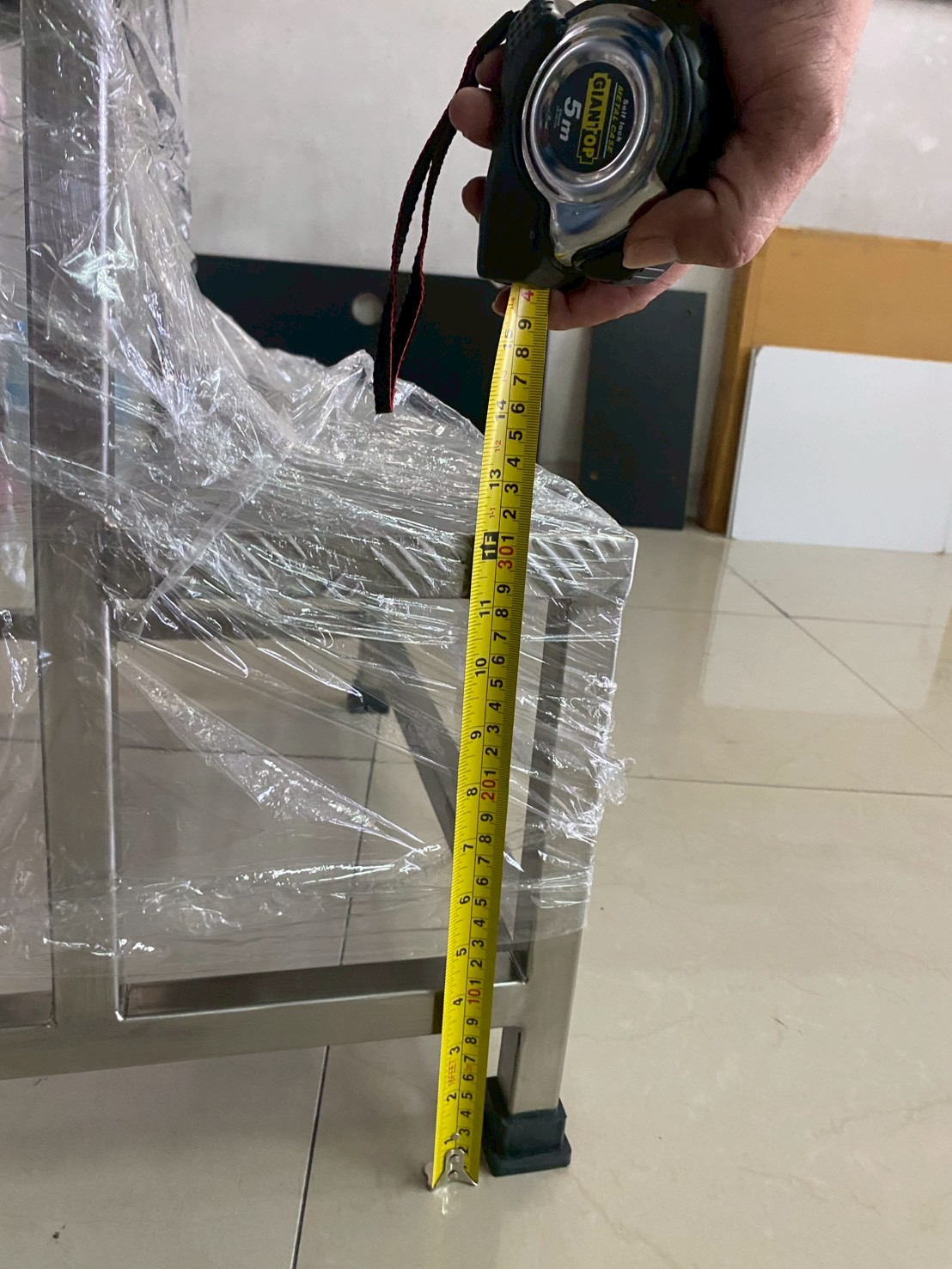 43075::SPD-690Z::บันไดสแตนเลส 3 ขั้น สแตนเลสเกรด 304 ทั้งตัว ขนาด ก600xล600xส900 มม. แผ่นชั้นตีนไก่หนา 3 มม. ขาขนาด 1"x1" หนา 1.2 มม. โครงสร้างทำจากสแตนเลสอย่างดี รองรับน้ำหนักได้มาก สินค้าไม่เป็นสนิม ขั้นบันไดมีร่องกันลื่น (ลายตีนไก่) เอสพีดี บันไดสแตนเลส 