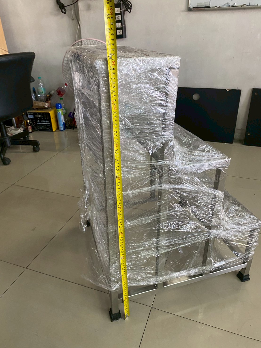 43075::SPD-690Z::บันไดสแตนเลส 3 ขั้น สแตนเลสเกรด 304 ทั้งตัว ขนาด ก600xล600xส900 มม. แผ่นชั้นตีนไก่หนา 3 มม. ขาขนาด 1"x1" หนา 1.2 มม. โครงสร้างทำจากสแตนเลสอย่างดี รองรับน้ำหนักได้มาก สินค้าไม่เป็นสนิม ขั้นบันไดมีร่องกันลื่น (ลายตีนไก่) เอสพีดี บันไดสแตนเลส 