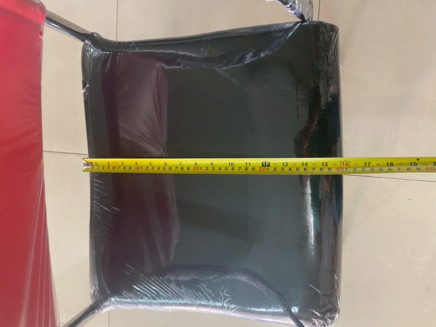 04017::VC-614::A VC modern chair with armrest, PVC leather/mesh fabric seat and chrome base. Dimension (WxDxH) cm : 49x52x82
