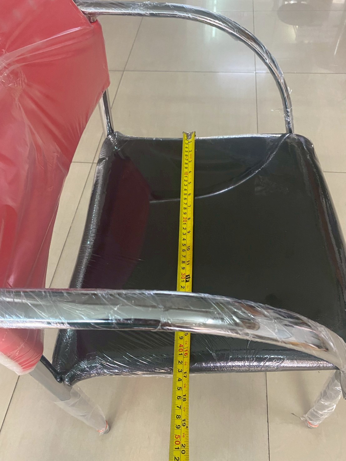 04017::VC-614::A VC modern chair with armrest, PVC leather/mesh fabric seat and chrome base. Dimension (WxDxH) cm : 49x52x82
