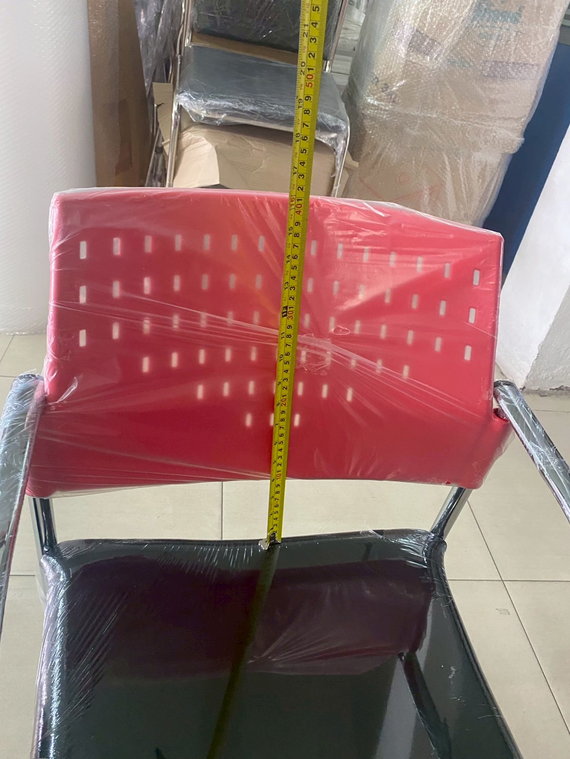 04017::VC-614::A VC modern chair with armrest, PVC leather/mesh fabric seat and chrome base. Dimension (WxDxH) cm : 49x52x82
