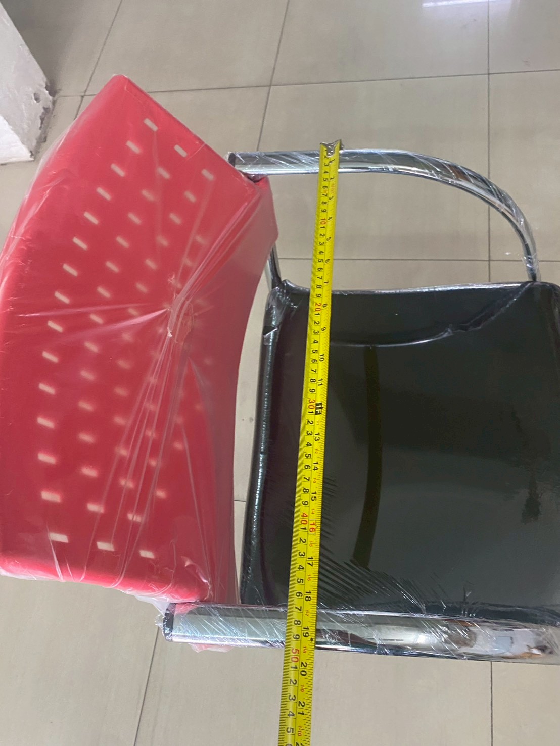 04017::VC-614::A VC modern chair with armrest, PVC leather/mesh fabric seat and chrome base. Dimension (WxDxH) cm : 49x52x82
