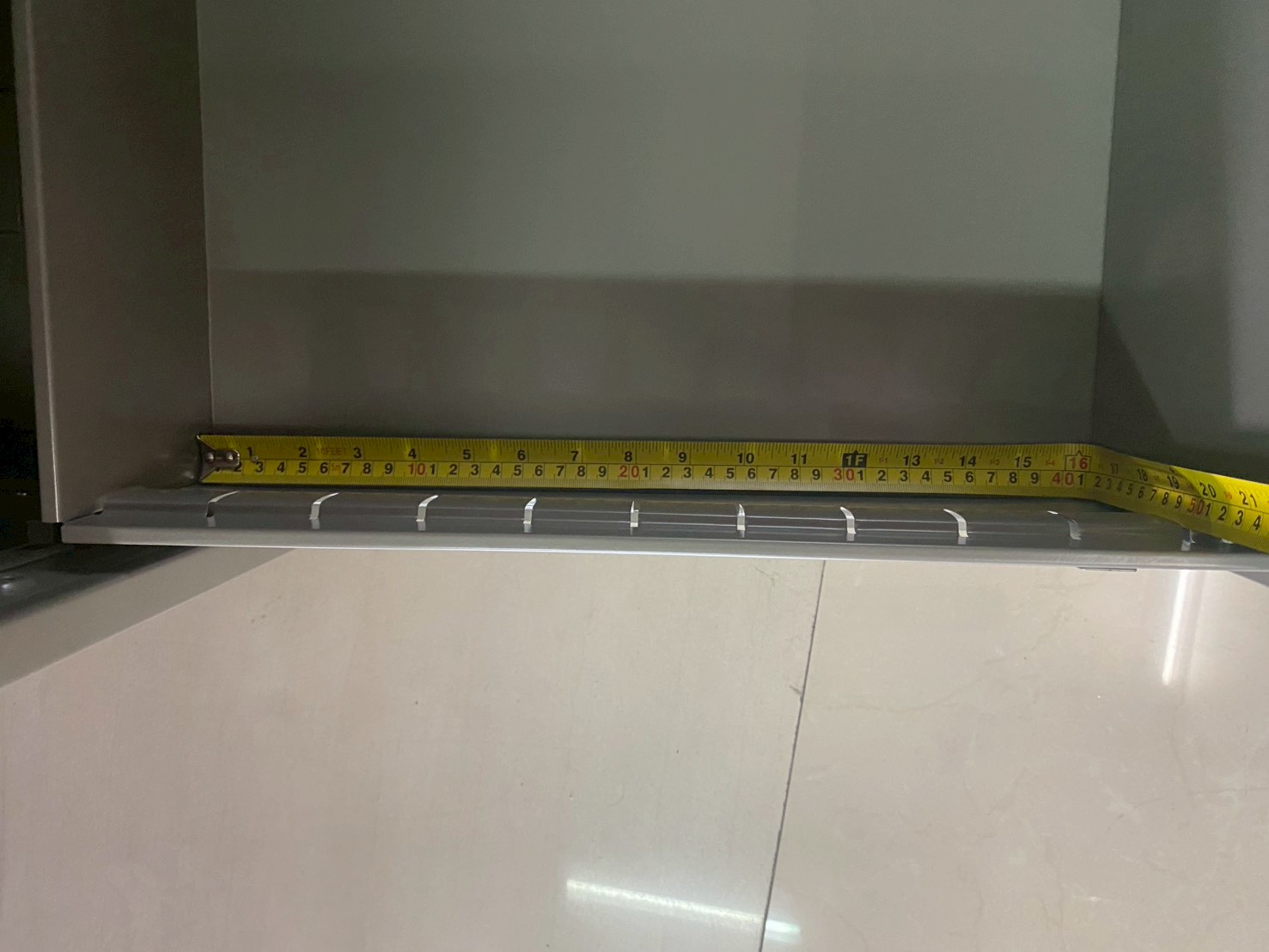 39070::OD-35-40::A Smart Form steel table. Dimension (WxDxH) cm : 106.7x66x75/121.9x66x75. Available in Grey-Ovaltine Metal Tables Smart FORM 