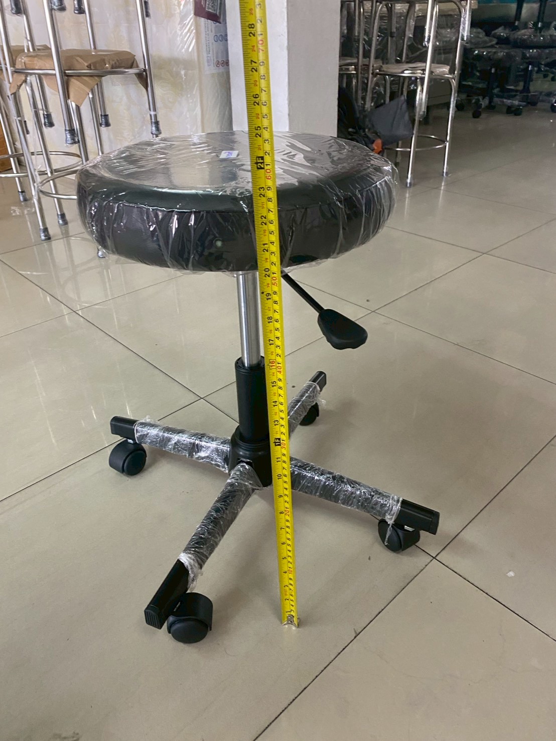 60091::CR-605::stool เก้าอี้บาร์ ปรับสูง-ต่ำโดยใช้โชคแก๊สและใช้สกรูล็อค หุ้มเบาะหนังPVC,หุ้มเบาะหนังPU,หุ้มเบาะผ้าฝ้าย ขาเหล็ก มีล้อ  เก้าอี้สตูล asahi