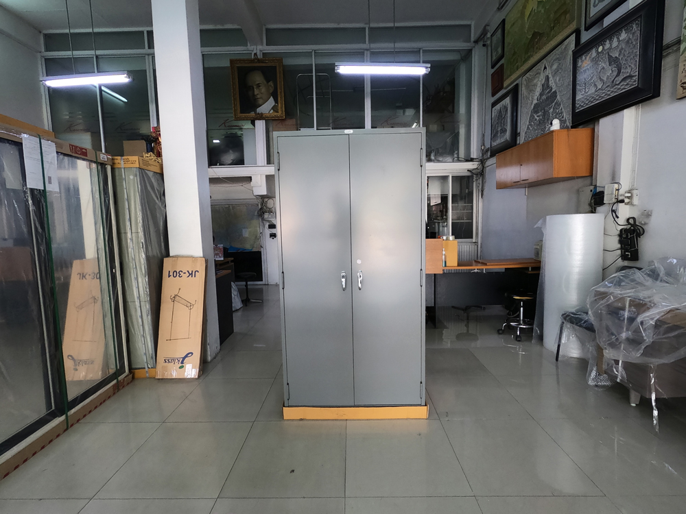 02083::LK-1::A Sure steel cabinet with double swing doors. Dimension (WxDxH) cm : 91.4x45.7x182.9 Metal Cabinets