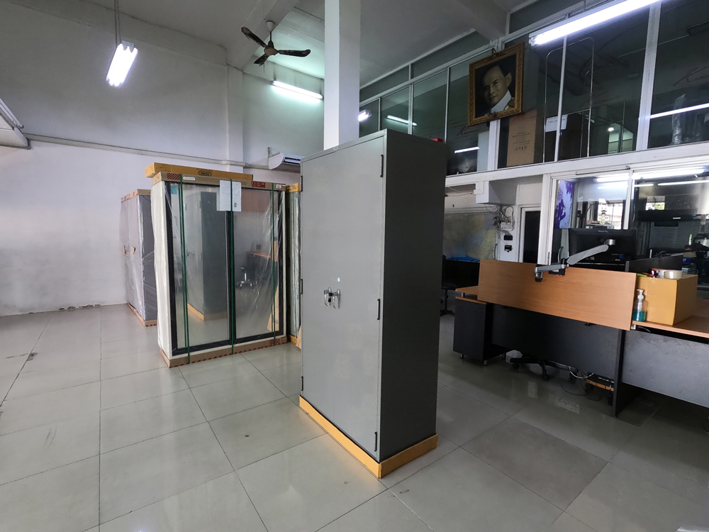 02083::LK-1::A Sure steel cabinet with double swing doors. Dimension (WxDxH) cm : 91.4x45.7x182.9 Metal Cabinets