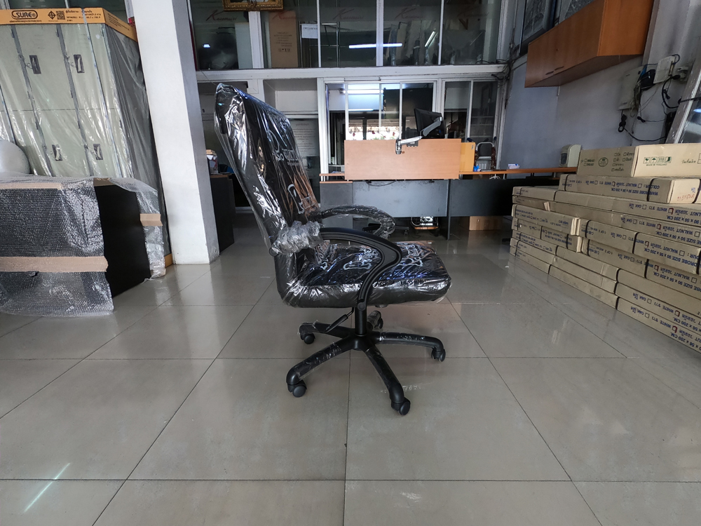 80035::SK018M-C::A Chawin office chair with PVC leather seat, tilting backrest and gas-lift adjustable. Dimension (WxDxH) cm : 62x57x100-110 CHAWIN Office Chairs