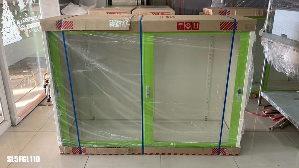 63047::SL5FGL110::ตู้เอกสารบานเลื่อนกระจก ขนาด 5 ฟุต สูง 110 ซม. ขนาด ก1500xล460xส1100มม. พร้อมแผ่นชั้นปรับระดับ 2 แผ่น ขนาด สามารถเลือกได้ทั้งสีมาตรฐานและสีสันพิเศษ ตู้เอกสารเหล็กElegant