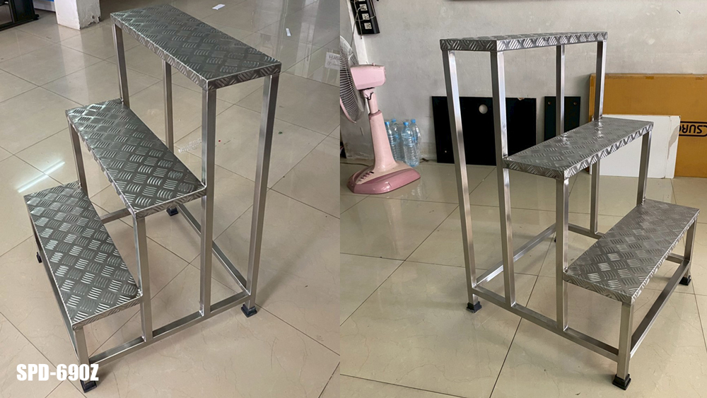 43075::SPD-690Z::บันไดสแตนเลส 3 ขั้น สแตนเลสเกรด 304 ทั้งตัว ขนาด ก600xล600xส900 มม. แผ่นชั้นตีนไก่หนา 3 มม. ขาขนาด 1"x1" หนา 1.2 มม. โครงสร้างทำจากสแตนเลสอย่างดี รองรับน้ำหนักได้มาก สินค้าไม่เป็นสนิม ขั้นบันไดมีร่องกันลื่น (ลายตีนไก่) เอสพีดี บันไดสแตนเลส 