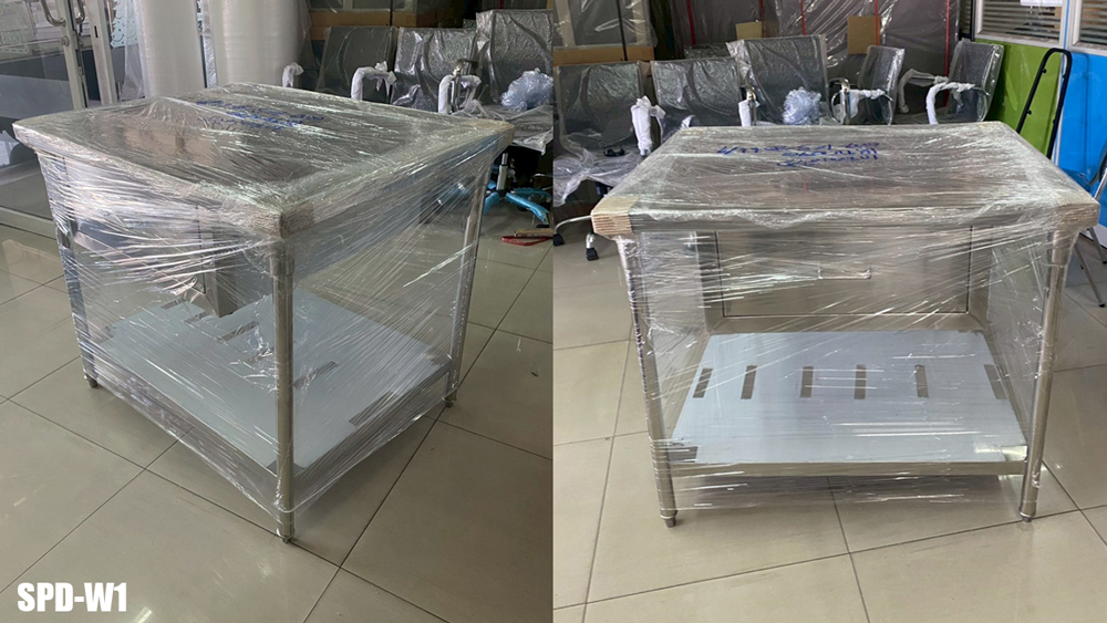 61010::SPD-W1(มีชั้นวางของ)::โต๊ะสแตนเลสมีลิ้นชัก ขนาด ก1000xล800xส850 มม. สแตนเลสเกรด 304 ทั้งตัว แผ่นท็อปและขา หนา 1.2 มิล ลิ้นชักหนา 1 มิล มีปลอกขา และขาปรับ เอสพีดี โต๊ะสแตนเลส เอสพีดี โต๊ะสแตนเลส