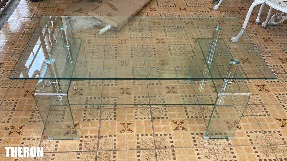 38059::THERON(เทอรอน)::โต๊ะกลางกระจกดัดโค้ง รุ่น THERON(เทอรอน) ขนาด ก1100xล550xส450 มม.(แผ่นกระจกล่าง900x400 มม.) กระจก TEMPERED GLASS หนา 10 มม. กระจกล่างหนา 6 มม.หมุดสแตนเลส อลูมิเนียมมุมกระจก เบสช้อยส์ โต๊ะกลางโซฟา