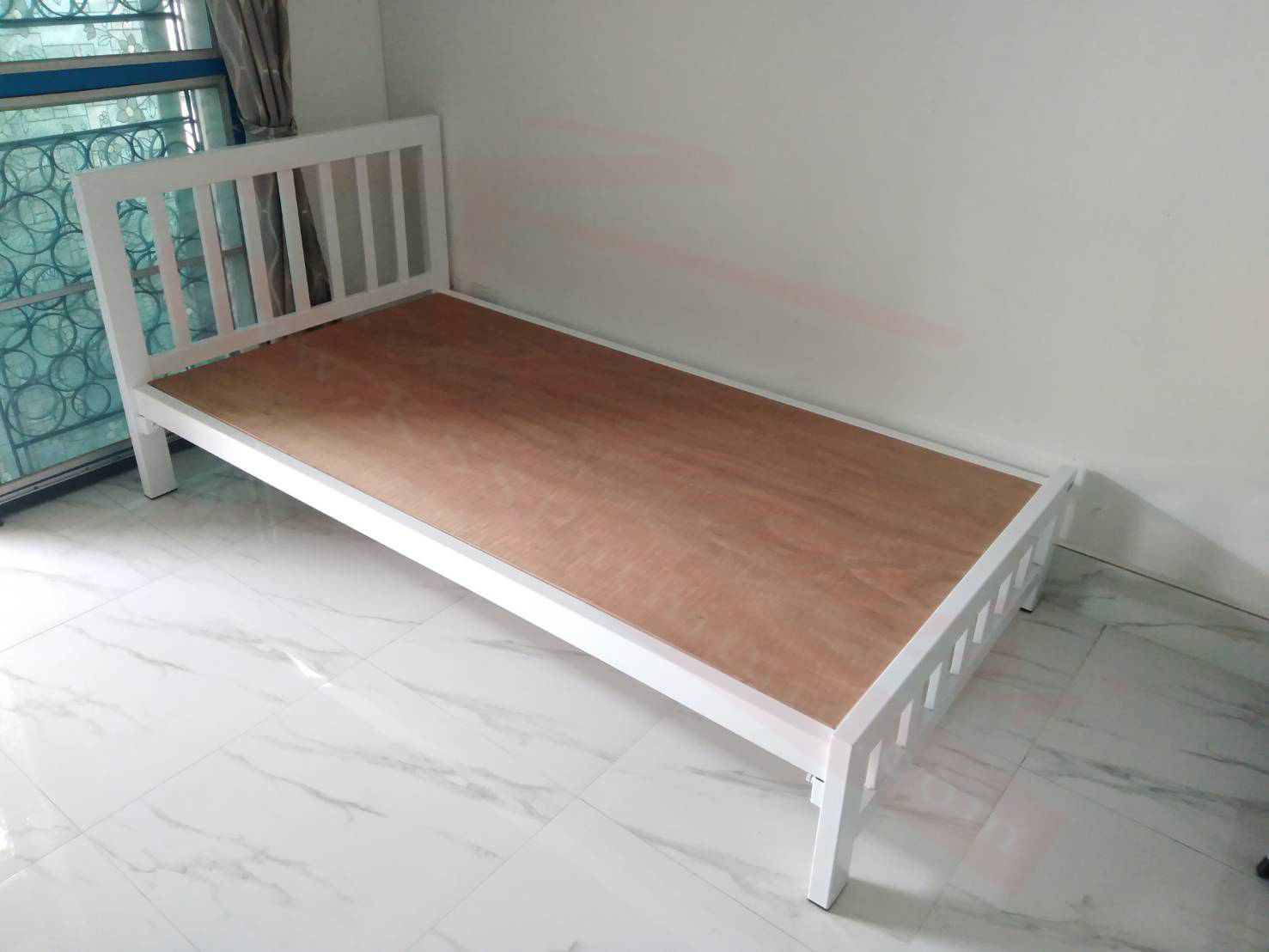 74048::Vienna::A Hippo steel bed. Available in 3.5/5/6 feet. Available in Brown and Silver Metal Beds