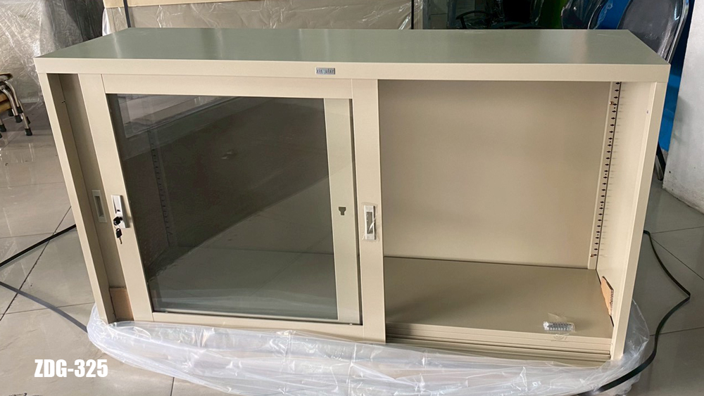 85013::ZDG-325::ตู้เอกสารเตี้ยบานเลื่อนกระจก 5 ฟุต ขนาด 1500x457x900 มม. เหล็กหนา 0.6 มม. สีครีม ตู้เอกสารเหล็ก zingular