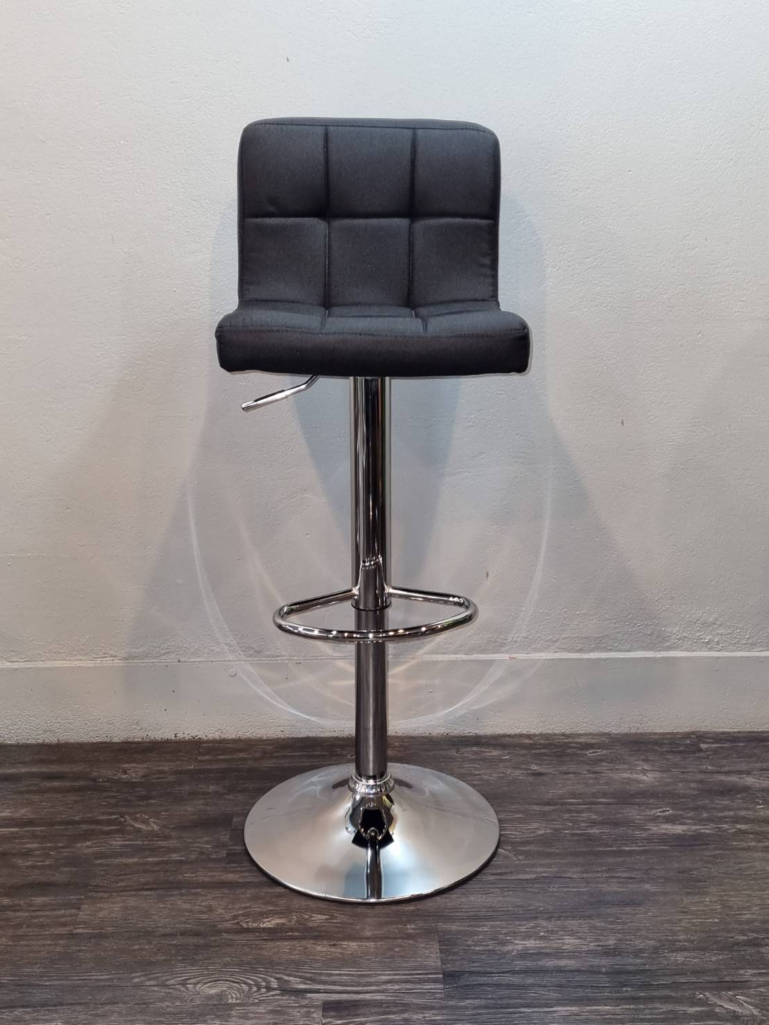 87083::PN92311::- เก้าอี้บาร์ สามารถรับน้ำหนักได้ 80 กิโลกรัม
- ใช้งานกับโต๊ะหรือเคาน์เตอร์ที่มีความสูง
- เก้าอี้บาร์เป็นโครงเหล็กชุบโครเมี่ยม ที่นั่งเป็นเบาะผ้า สามารถปรับระดับความสูงของที่นั่งได้
- ดีไซน์สวย แข็งแรงทนทาน ไพรโอเนีย เก้าอี้บาร์